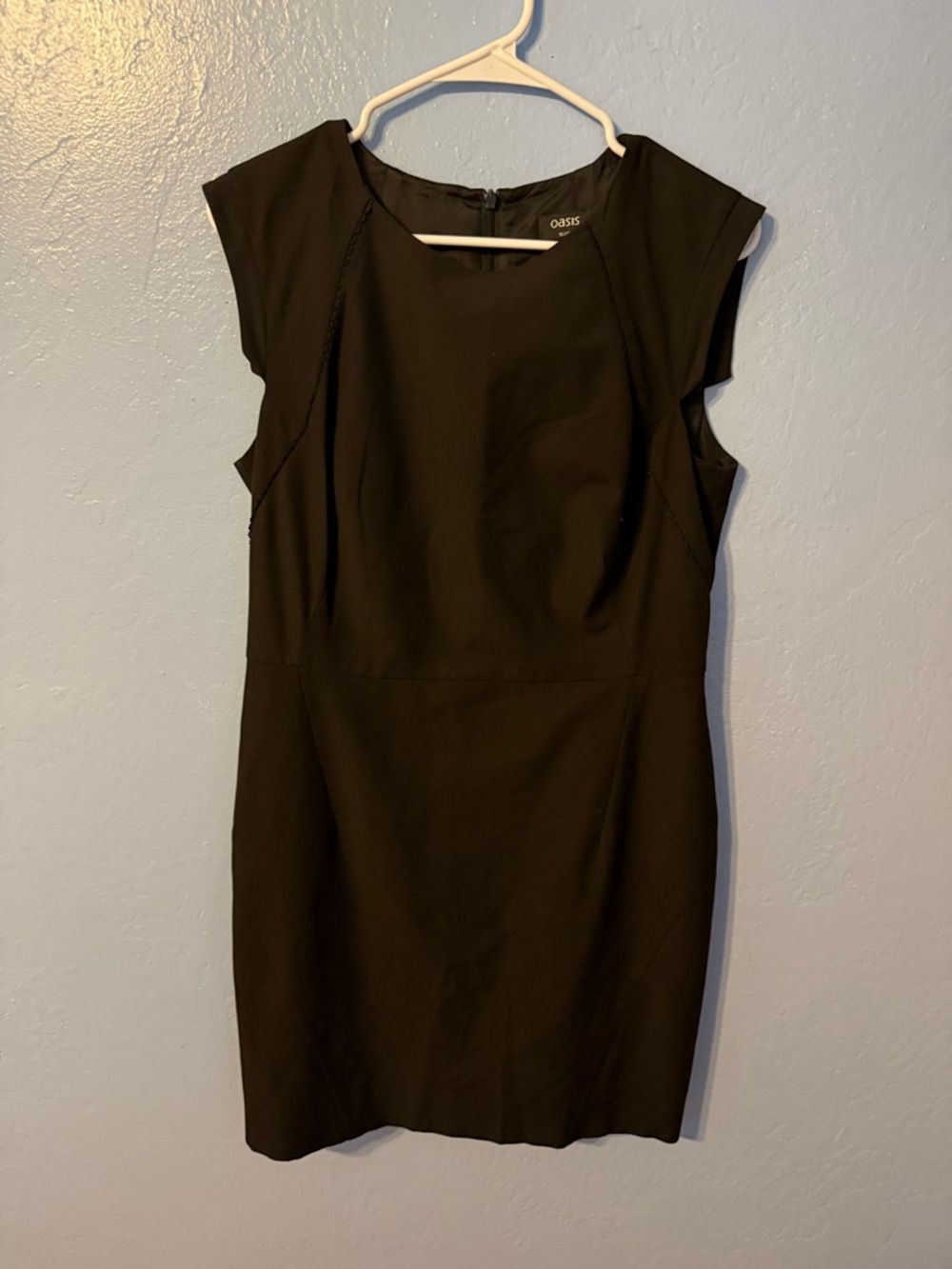 Oasis Black Cap-Sleeve Mini Sheath Dress